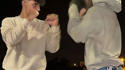 ومالك بقى قاعدة بوزك شبرين كدا ليه؟ فكيها شوية يا بنتي